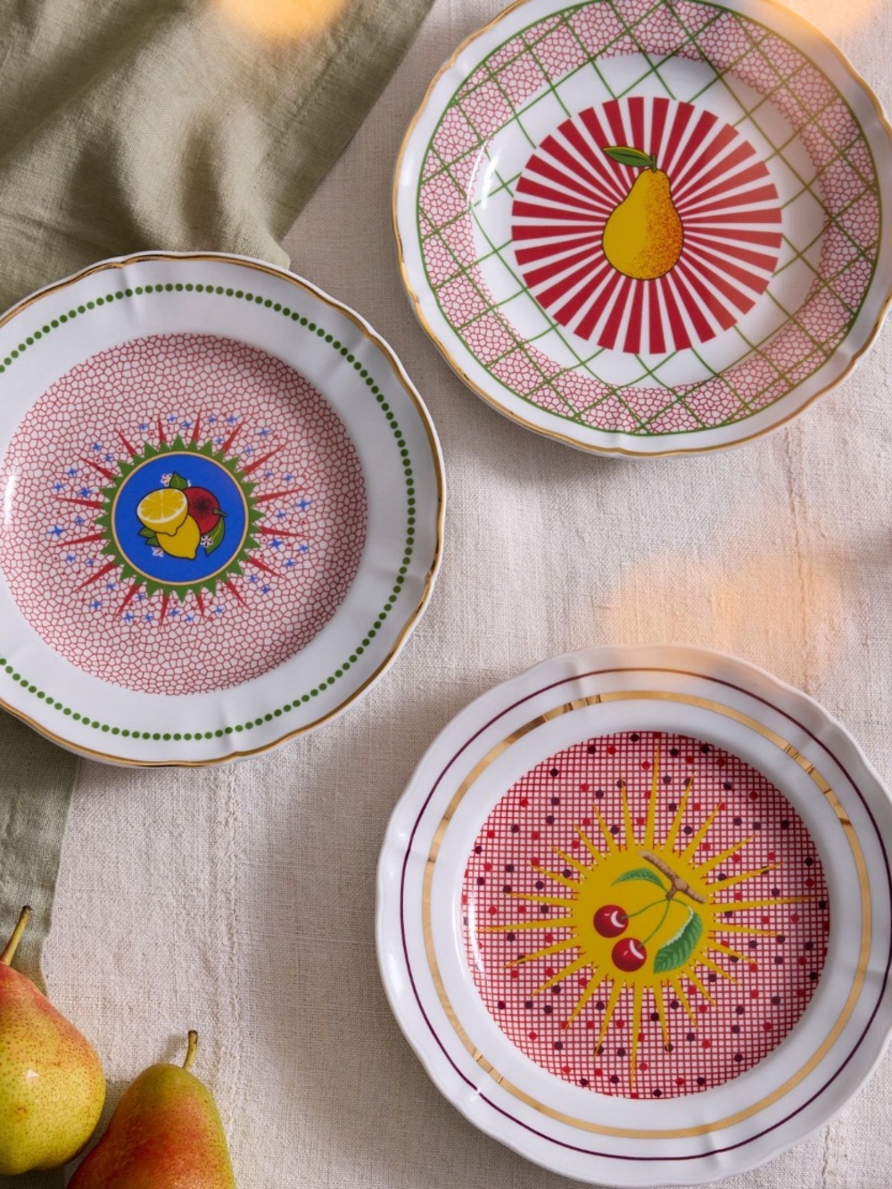 Anthropologie 24K Gold trim Lemon Medallion Salad Plate w pop art mosaic details